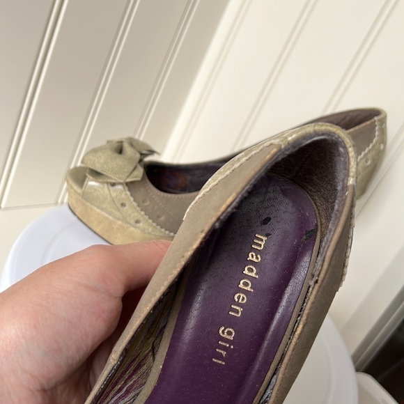 MADDEN GIRL Limmeric Tan Gold Big Bow Peep Toe Platform Heels Shoes 7.5 - Picture 13 of 17